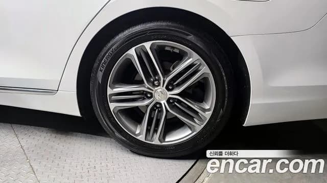 2018 Hyundai Grandeur IG 2.4 Premium Sold VIN KMHF141CBJA171048 – exterior detail 2018 Hyundai Grandeur IG 2.4 Premium Sold VIN KMHF141CBJA171048 – exterior detail