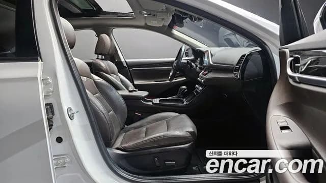 2018 Hyundai Grandeur IG 2.4 Premium Sold VIN KMHF141CBJA171048 – photo 15 2018 Hyundai Grandeur IG 2.4 Premium Sold VIN KMHF141CBJA171048 – photo 15