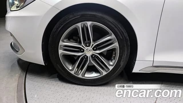 2018 Hyundai Grandeur IG 2.4 Premium Sold VIN KMHF141CBJA171048 – photo 17 2018 Hyundai Grandeur IG 2.4 Premium Sold VIN KMHF141CBJA171048 – photo 17