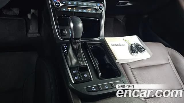 2019 Hyundai Grandeur IG 2.4 Premium Sold VIN KMHF141CBKA178794 – interior seats 2019 Hyundai Grandeur IG 2.4 Premium Sold VIN KMHF141CBKA178794 – interior seats