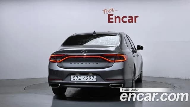 2019 Hyundai Grandeur IG 2.4 Premium Sold VIN KMHF141CBKA187269 – trunk area 2019 Hyundai Grandeur IG 2.4 Premium Sold VIN KMHF141CBKA187269 – trunk area