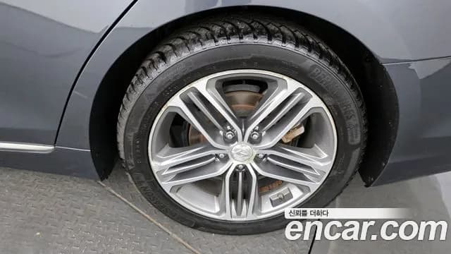 2019 Hyundai Grandeur IG 2.4 Premium Sold VIN KMHF141CBKA188259 – exterior detail 2019 Hyundai Grandeur IG 2.4 Premium Sold VIN KMHF141CBKA188259 – exterior detail