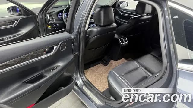 2019 Hyundai Grandeur IG 2.4 Premium Sold VIN KMHF141CBKA188259 – trunk area 2019 Hyundai Grandeur IG 2.4 Premium Sold VIN KMHF141CBKA188259 – trunk area