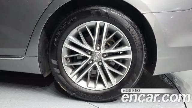 2019 Hyundai Grandeur IG 2.4 Premium Sold VIN KMHF141CBKA191616 – photo 20 2019 Hyundai Grandeur IG 2.4 Premium Sold VIN KMHF141CBKA191616 – photo 20