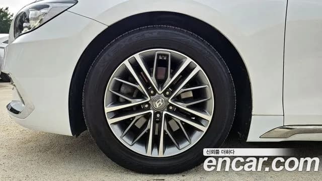 2019 Hyundai Grandeur IG 2.4 Premium Sold VIN KMHF141CBKA204737 – photo 11 2019 Hyundai Grandeur IG 2.4 Premium Sold VIN KMHF141CBKA204737 – photo 11