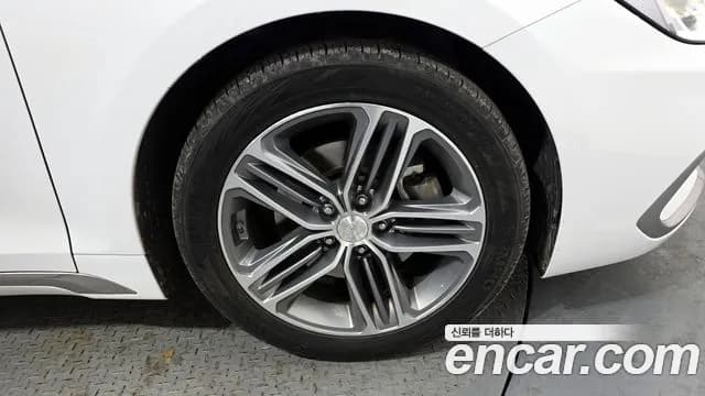 2019 Hyundai Grandeur IG 2.4 Premium Sold VIN KMHF141CBKA216361 – photo 12 2019 Hyundai Grandeur IG 2.4 Premium Sold VIN KMHF141CBKA216361 – photo 12
