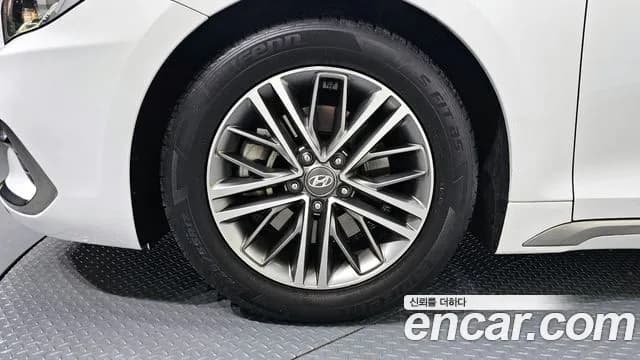 2019 Hyundai Grandeur IG 2.4 Premium Sold VIN KMHF141CBKA235639 – front exterior 2019 Hyundai Grandeur IG 2.4 Premium Sold VIN KMHF141CBKA235639 – front exterior