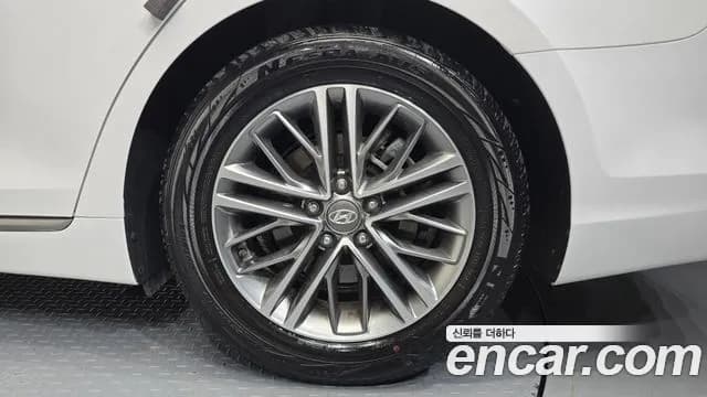 2019 Hyundai Grandeur IG 2.4 Premium Sold VIN KMHF141CBKA238696 – photo 18 2019 Hyundai Grandeur IG 2.4 Premium Sold VIN KMHF141CBKA238696 – photo 18
