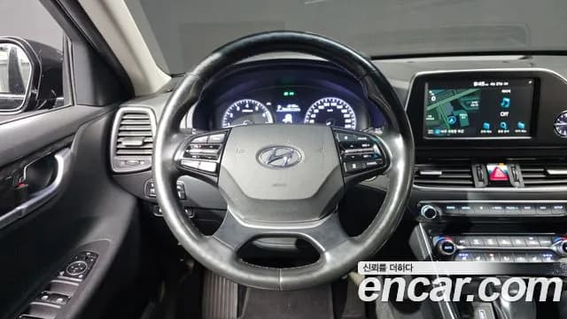 2019 Hyundai Grandeur IG 2.4 Premium Sold VIN KMHF141CBKA240752 – exterior detail 2019 Hyundai Grandeur IG 2.4 Premium Sold VIN KMHF141CBKA240752 – exterior detail