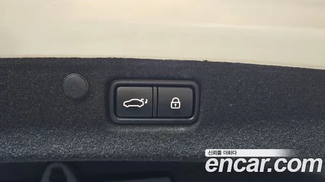 2019 Hyundai Grandeur IG 2.4 Premium Sold VIN KMHF141CBKA249361 – interior seats 2019 Hyundai Grandeur IG 2.4 Premium Sold VIN KMHF141CBKA249361 – interior seats