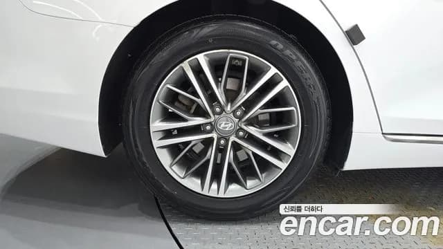 2019 Hyundai Grandeur IG 2.4 Premium Sold VIN KMHF141CBKA249361 – photo 22 2019 Hyundai Grandeur IG 2.4 Premium Sold VIN KMHF141CBKA249361 – photo 22