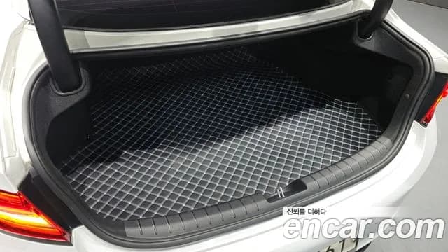2019 Hyundai Grandeur IG 2.4 Premium Sold VIN KMHF141CBKA254803 – interior seats 2019 Hyundai Grandeur IG 2.4 Premium Sold VIN KMHF141CBKA254803 – interior seats