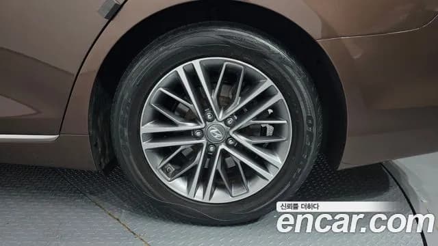 2019 Hyundai Grandeur IG 2.4 Premium Sold VIN KMHF141CBKA256330 – photo 20 2019 Hyundai Grandeur IG 2.4 Premium Sold VIN KMHF141CBKA256330 – photo 20