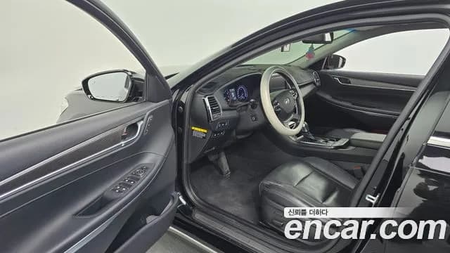 2019 Hyundai Grandeur IG 2.4 Premium Sold VIN KMHF141CBKA258832 – interior seats 2019 Hyundai Grandeur IG 2.4 Premium Sold VIN KMHF141CBKA258832 – interior seats
