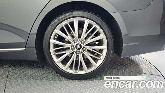2019 Hyundai Grandeur IG 2.4 Premium Sold VIN KMHF141CBKA259758 – interior seats 2019 Hyundai Grandeur IG 2.4 Premium Sold VIN KMHF141CBKA259758 – interior seats