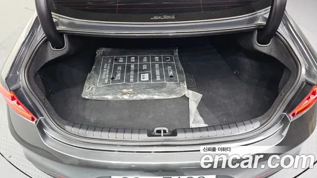 2019 Hyundai Grandeur IG 2.4 Premium Sold VIN KMHF141CBKA259758 – trunk area 2019 Hyundai Grandeur IG 2.4 Premium Sold VIN KMHF141CBKA259758 – trunk area