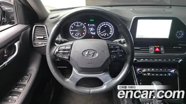 2019 Hyundai Grandeur IG 2.4 Premium Sold VIN KMHF141CBKA264346 – front exterior 2019 Hyundai Grandeur IG 2.4 Premium Sold VIN KMHF141CBKA264346 – front exterior