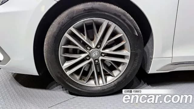 2019 Hyundai Grandeur IG 2.4 Premium Sold VIN KMHF141CBKA270944 – interior seats 2019 Hyundai Grandeur IG 2.4 Premium Sold VIN KMHF141CBKA270944 – interior seats