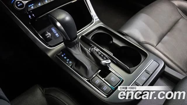 2019 Hyundai Grandeur IG 2.4 Premium Sold VIN KMHF141CBKA276947 – trunk area 2019 Hyundai Grandeur IG 2.4 Premium Sold VIN KMHF141CBKA276947 – trunk area