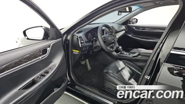 2019 Hyundai Grandeur IG 2.4 Premium Sold VIN KMHF141CBKA285584 – interior seats 2019 Hyundai Grandeur IG 2.4 Premium Sold VIN KMHF141CBKA285584 – interior seats