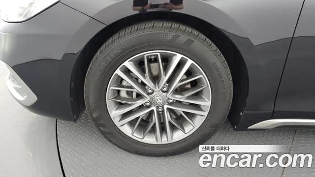 2019 Hyundai Grandeur IG 2.4 Premium Sold VIN KMHF141CBKA285584 – photo 18 2019 Hyundai Grandeur IG 2.4 Premium Sold VIN KMHF141CBKA285584 – photo 18