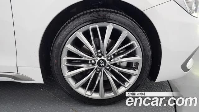 2019 Hyundai Grandeur IG 2.4 Premium Sold VIN KMHF141CBKA292510 – front exterior 2019 Hyundai Grandeur IG 2.4 Premium Sold VIN KMHF141CBKA292510 – front exterior