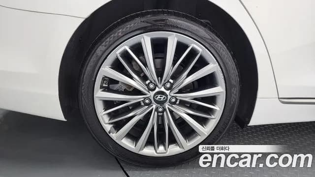2019 Hyundai Grandeur IG 2.4 Premium Sold VIN KMHF141CBKA292510 – rear exterior 2019 Hyundai Grandeur IG 2.4 Premium Sold VIN KMHF141CBKA292510 – rear exterior