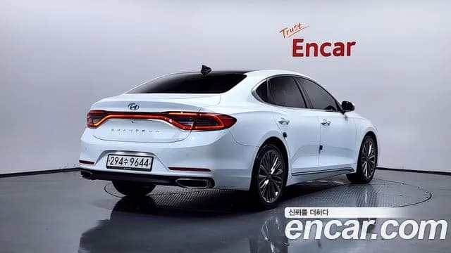 2019 Hyundai Grandeur IG 2.4 Premium Sold VIN KMHF141CBKA292510 – trunk area 2019 Hyundai Grandeur IG 2.4 Premium Sold VIN KMHF141CBKA292510 – trunk area