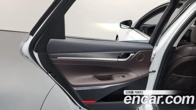 2019 Hyundai Grandeur IG 2.4 Premium Sold VIN KMHF141CBKA292510 – photo 17 2019 Hyundai Grandeur IG 2.4 Premium Sold VIN KMHF141CBKA292510 – photo 17