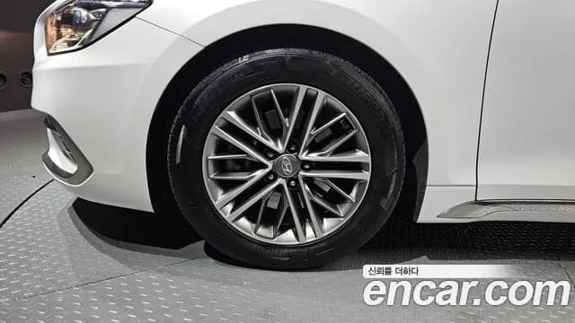 2017 Hyundai Grandeur IG 2.2 Diesel Premium Sold VIN KMHF141RBHA012962 – rear exterior 2017 Hyundai Grandeur IG 2.2 Diesel Premium Sold VIN KMHF141RBHA012962 – rear exterior