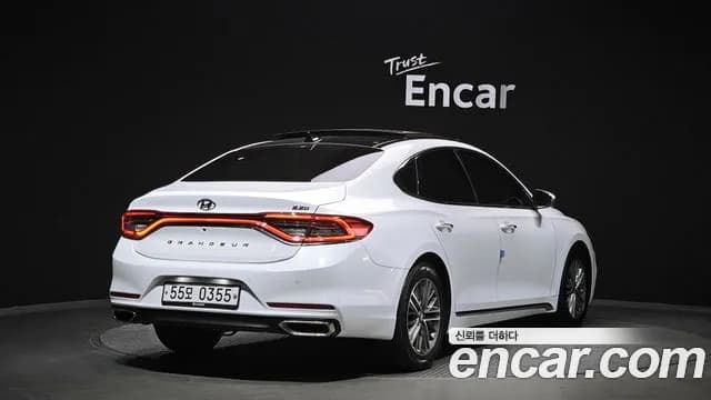 2017 Hyundai Grandeur IG 2.2 Diesel Premium Sold VIN KMHF141RBHA012962 – photo 16 2017 Hyundai Grandeur IG 2.2 Diesel Premium Sold VIN KMHF141RBHA012962 – photo 16
