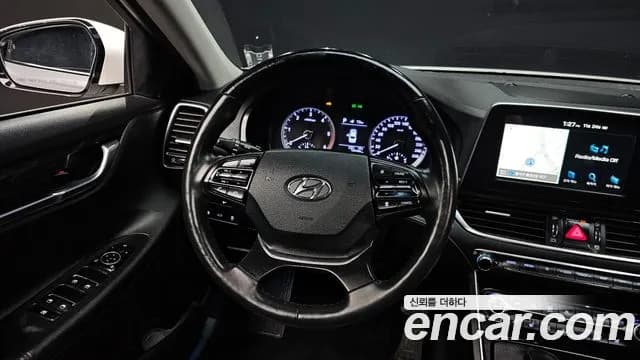 2017 Hyundai Grandeur IG 2.2 Diesel Premium Sold VIN KMHF141RBHA012962 – photo 18 2017 Hyundai Grandeur IG 2.2 Diesel Premium Sold VIN KMHF141RBHA012962 – photo 18