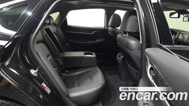 2017 Hyundai Grandeur IG 2.2 Diesel Premium Sold VIN KMHF141RBHA040447 – photo 14 2017 Hyundai Grandeur IG 2.2 Diesel Premium Sold VIN KMHF141RBHA040447 – photo 14
