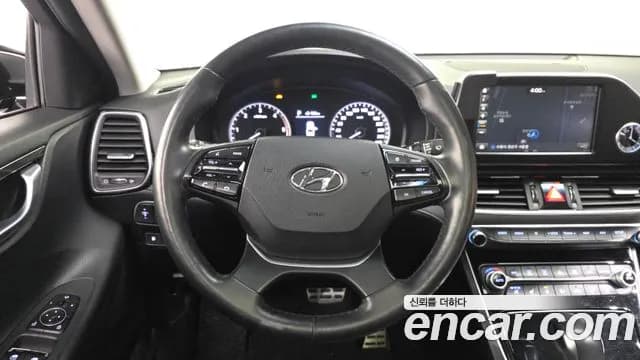 2017 Hyundai Grandeur IG 2.2 Diesel Premium Sold VIN KMHF141RBHA040447 – photo 16 2017 Hyundai Grandeur IG 2.2 Diesel Premium Sold VIN KMHF141RBHA040447 – photo 16