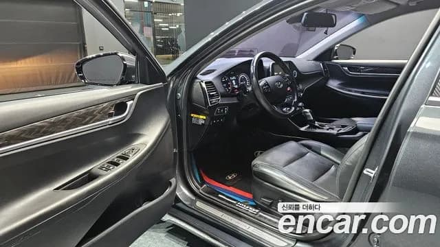 2017 Hyundai Grandeur IG 2.2 Diesel Premium Sold VIN KMHF141RBHA042997 – undercarriage 2017 Hyundai Grandeur IG 2.2 Diesel Premium Sold VIN KMHF141RBHA042997 – undercarriage