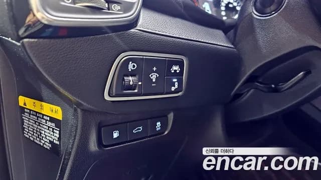 2017 Hyundai Grandeur IG 2.2 Diesel Premium Sold VIN KMHF141RBHA042997 – trunk area 2017 Hyundai Grandeur IG 2.2 Diesel Premium Sold VIN KMHF141RBHA042997 – trunk area