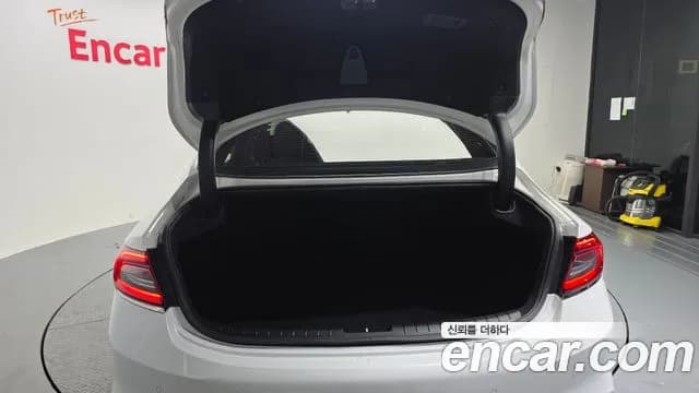 2018 Hyundai Grandeur IG 2.2 Diesel Premium Sold VIN KMHF141RBJA123234 – front exterior 2018 Hyundai Grandeur IG 2.2 Diesel Premium Sold VIN KMHF141RBJA123234 – front exterior