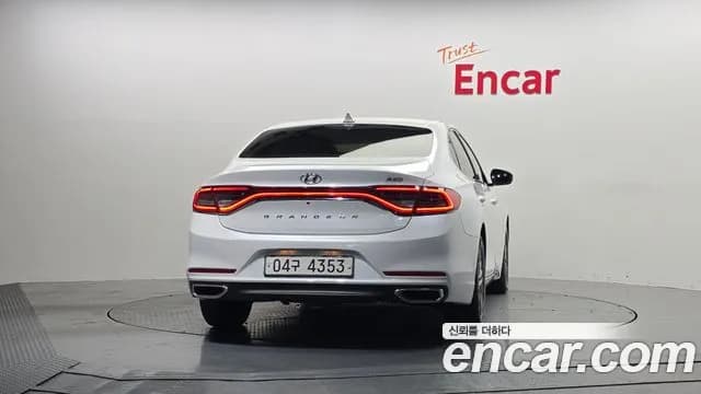 2018 Hyundai Grandeur IG 2.2 Diesel Premium Sold VIN KMHF141RBJA123234 – photo 15 2018 Hyundai Grandeur IG 2.2 Diesel Premium Sold VIN KMHF141RBJA123234 – photo 15