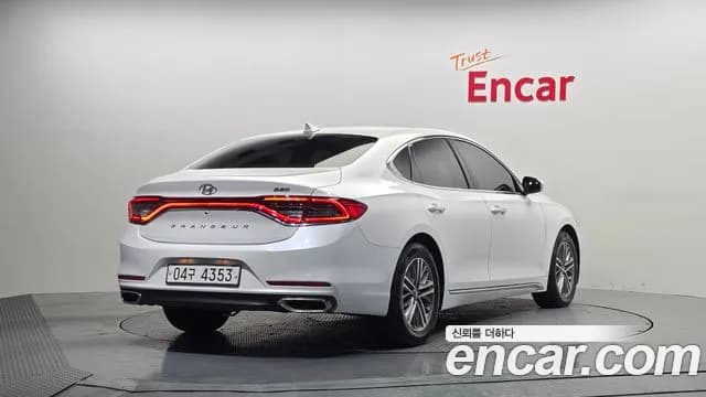 2018 Hyundai Grandeur IG 2.2 Diesel Premium Sold VIN KMHF141RBJA123234 – photo 18 2018 Hyundai Grandeur IG 2.2 Diesel Premium Sold VIN KMHF141RBJA123234 – photo 18