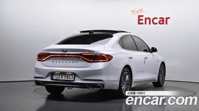 2018 Hyundai Grandeur IG Hybrid Exclusive Sold VIN KMHF2413BJA008094 – interior seats 2018 Hyundai Grandeur IG Hybrid Exclusive Sold VIN KMHF2413BJA008094 – interior seats