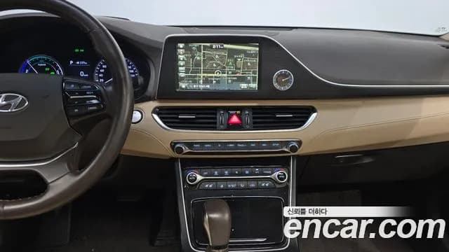 2018 Hyundai Grandeur IG Hybrid Exclusive Sold VIN KMHF2413BJA008094 – trunk area 2018 Hyundai Grandeur IG Hybrid Exclusive Sold VIN KMHF2413BJA008094 – trunk area