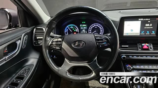 2018 Hyundai Grandeur IG Hybrid Exclusive Sold VIN KMHF2413BJA025613 – front exterior 2018 Hyundai Grandeur IG Hybrid Exclusive Sold VIN KMHF2413BJA025613 – front exterior