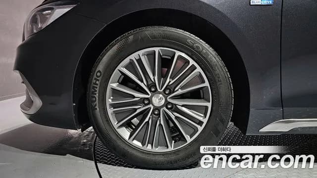 2018 Hyundai Grandeur IG Hybrid Exclusive Sold VIN KMHF2413BJA025613 – side profile 2018 Hyundai Grandeur IG Hybrid Exclusive Sold VIN KMHF2413BJA025613 – side profile