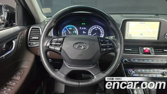 2019 Hyundai Grandeur IG Hybrid Exclusive Sold VIN KMHF2413BKA028871 – rear exterior 2019 Hyundai Grandeur IG Hybrid Exclusive Sold VIN KMHF2413BKA028871 – rear exterior