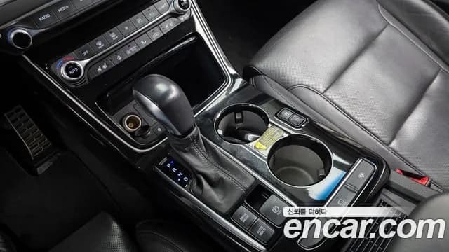 2019 Hyundai Grandeur IG Hybrid Exclusive Sold VIN KMHF2413BKA033031 – interior seats 2019 Hyundai Grandeur IG Hybrid Exclusive Sold VIN KMHF2413BKA033031 – interior seats