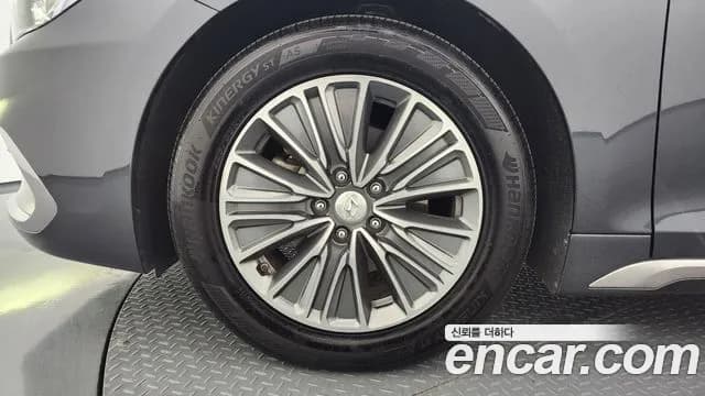 2019 Hyundai Grandeur IG Hybrid Exclusive Sold VIN KMHF2413BKA052005 – trunk area 2019 Hyundai Grandeur IG Hybrid Exclusive Sold VIN KMHF2413BKA052005 – trunk area
