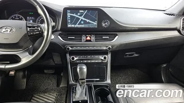 2019 Hyundai Grandeur IG 2.4 Modern Basic (Rental car) Sold VIN KMHF241CBKA173908 – exterior detail 2019 Hyundai Grandeur IG 2.4 Modern Basic (Rental car) Sold VIN KMHF241CBKA173908 – exterior detail