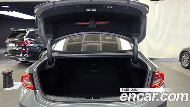 2017 Hyundai Grandeur IG 3.0 Exclusive Sold VIN KMHF241EBHA019286 – side profile 2017 Hyundai Grandeur IG 3.0 Exclusive Sold VIN KMHF241EBHA019286 – side profile
