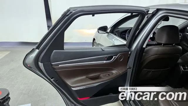 2017 Hyundai Grandeur IG 3.0 Exclusive Sold VIN KMHF241EBHA019286 – interior seats 2017 Hyundai Grandeur IG 3.0 Exclusive Sold VIN KMHF241EBHA019286 – interior seats