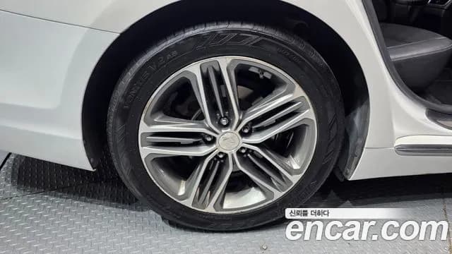 2017 Hyundai Grandeur IG 3.0 Exclusive Sold VIN KMHF241EBHA021212 – photo 14 2017 Hyundai Grandeur IG 3.0 Exclusive Sold VIN KMHF241EBHA021212 – photo 14